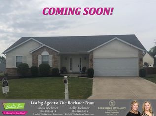 1464 Wood Haven Dr, Saint Charles, MO 63304