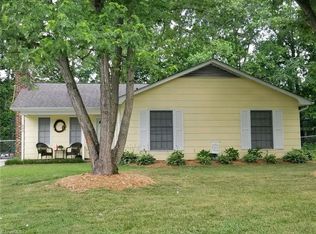806 Pine Ridge Dr, Greensboro, NC 27406