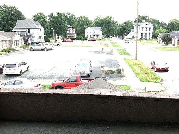 4th image of 935 Farrington St #2