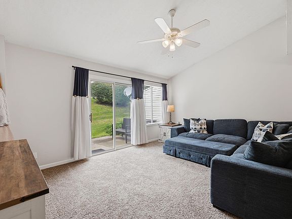 4th image of 4 Springside Dr
