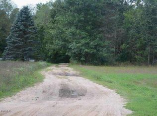 10565 Maple Hill Rd, Howard City, MI 49329