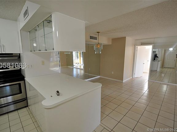 3rd image of 20681 NE 4th Pl APT 105
