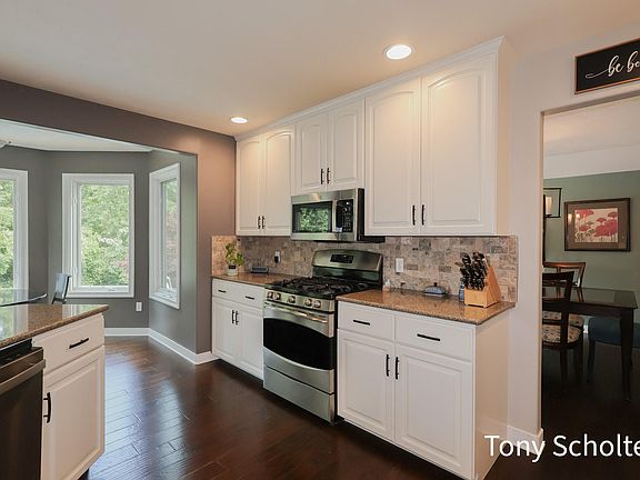 5th image of 6054 Summerhill Dr