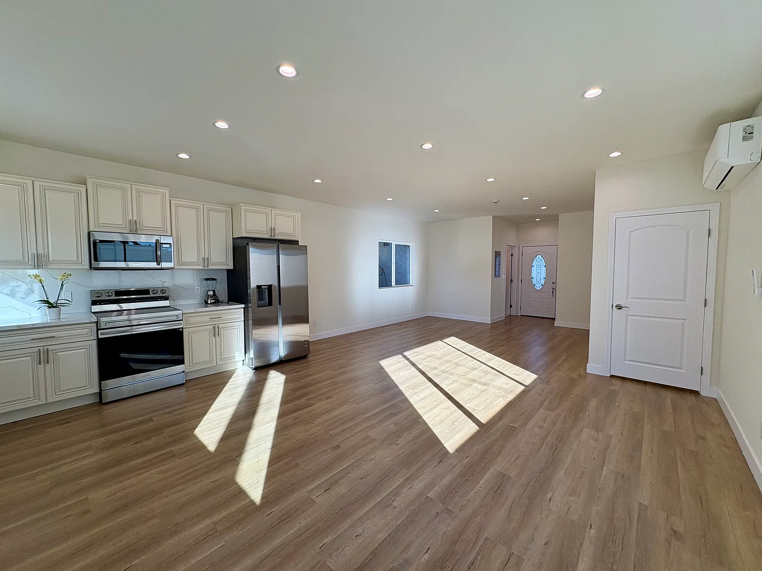 16712 Tuba St — Photo 4