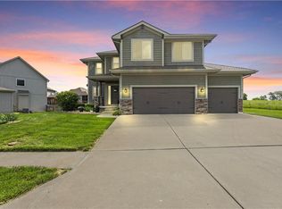 529 Sycamore Rd, Greenwood, MO 64034