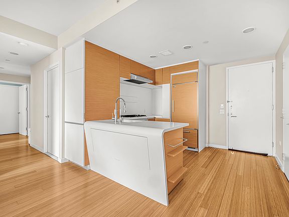 5th image of 2 River Ter APT 8M