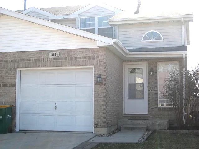 1513 Peachtree Ln photo 1