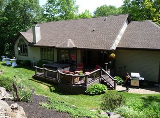 11365 Bancroft Ct, Fenton, MI 48430