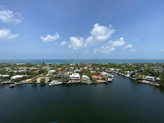 3rd image of 20201 E Country Club Dr APT 1904
