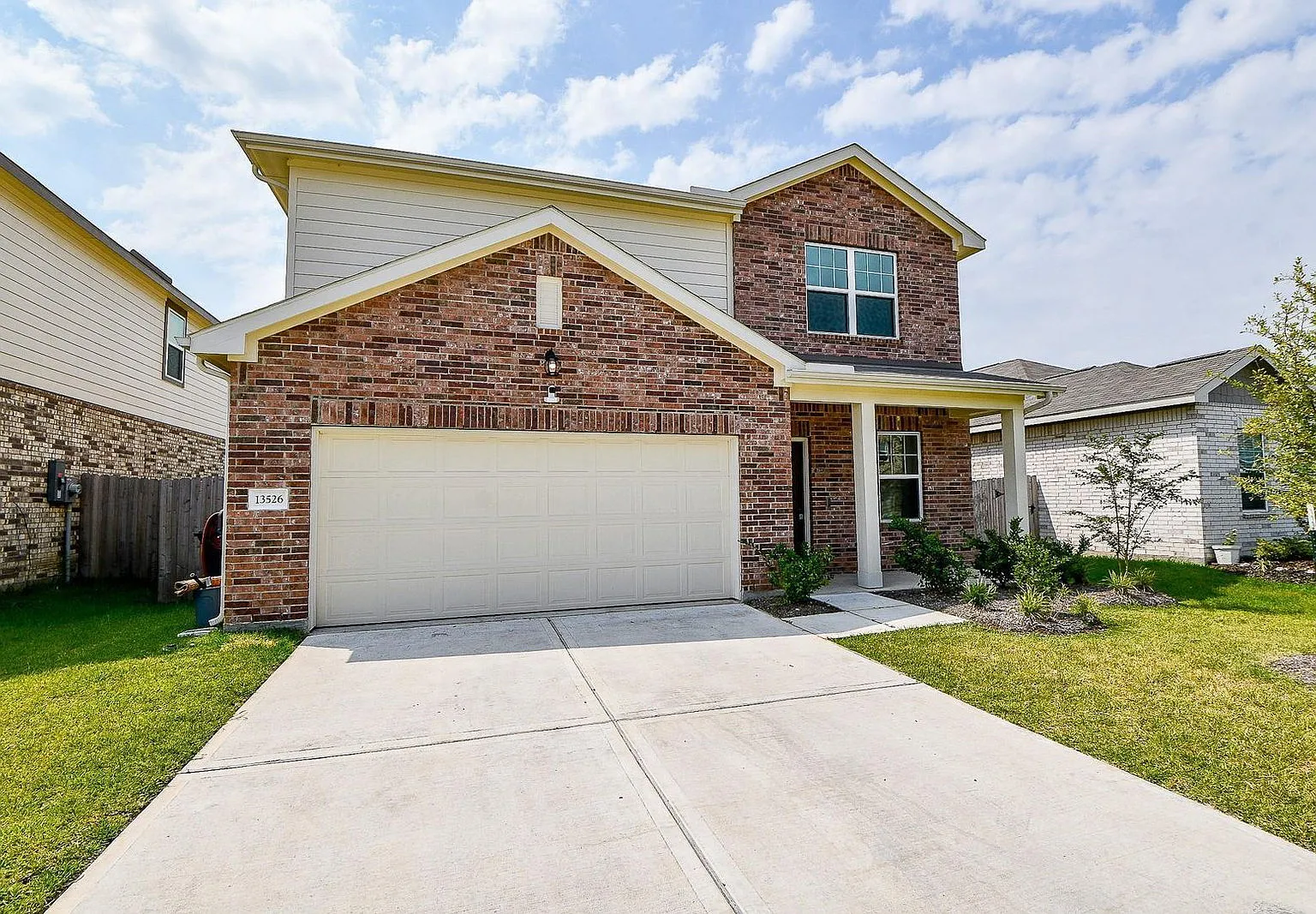 3 bed, 2.5 bath, 2184 sqft, $2,100 — Photo 2