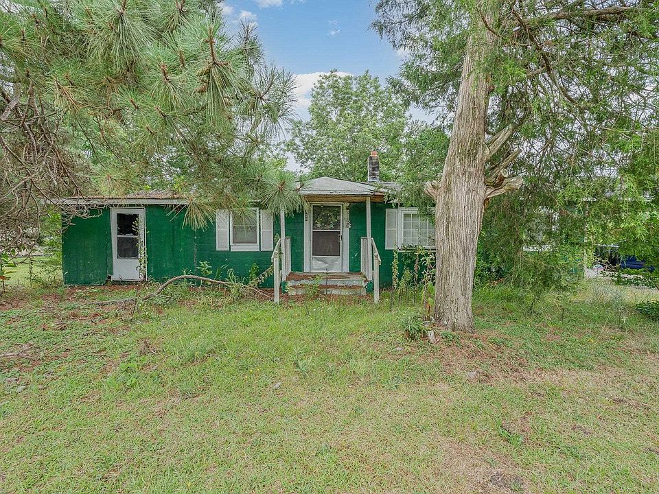 2nd image of 158 Gates Ln #158
