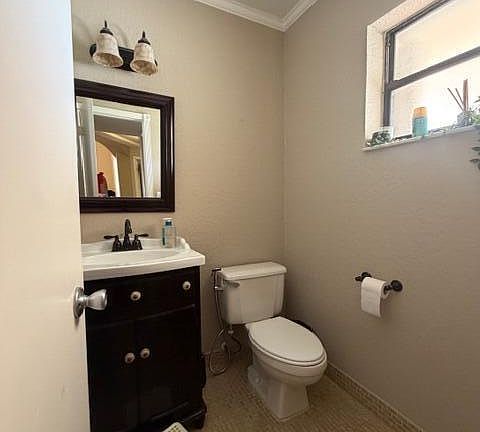 5th image of 15061 Norfolk Ln