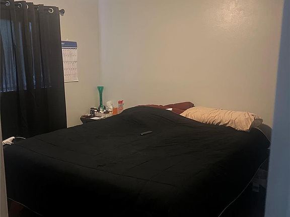 5th image of 235 Gladys Ave