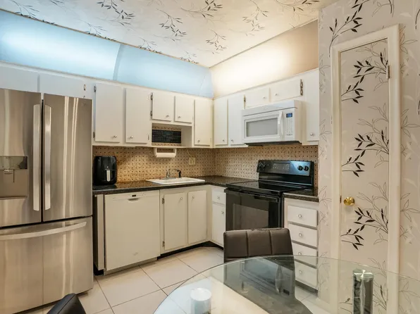 4751 NW 21st Street #303, Lauderhill, FL 33313