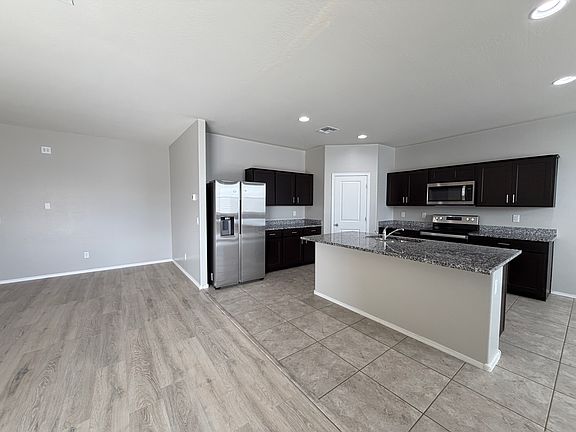 2nd image of 1039 W Beacon Dr
