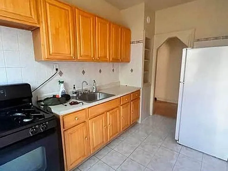 446 Kingston Ave #D8 — Photo 2