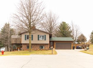 700 Schuykill Ct, Deforest, WI 53532