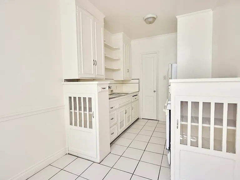 1120 Hacienda Pl #1/2 — Photo 4