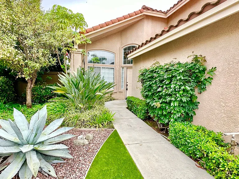 1043 Carryll Park Ct — Photo 2