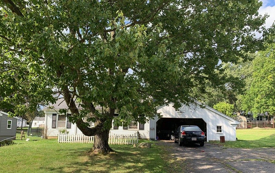 1st image of 1740 Yorktown Dr
