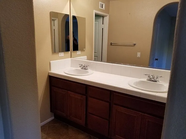 477 Almond Rd — Photo 11