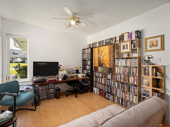 5th image of 850 Arbutus St Unit 2