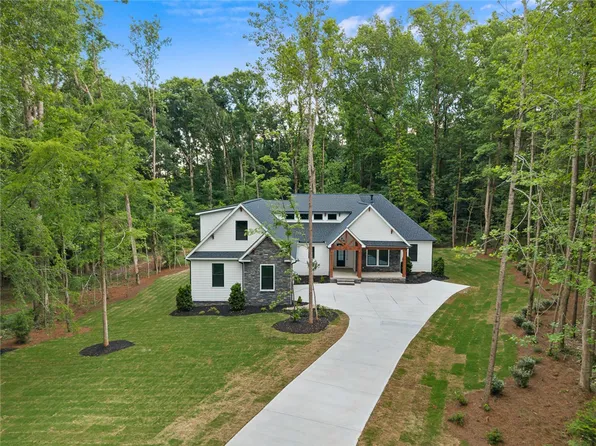 112 Commonwealth Dr, Ninety Six, SC 29666
