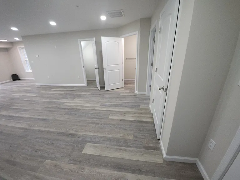 1068 Lakeland Dr — Photo 27