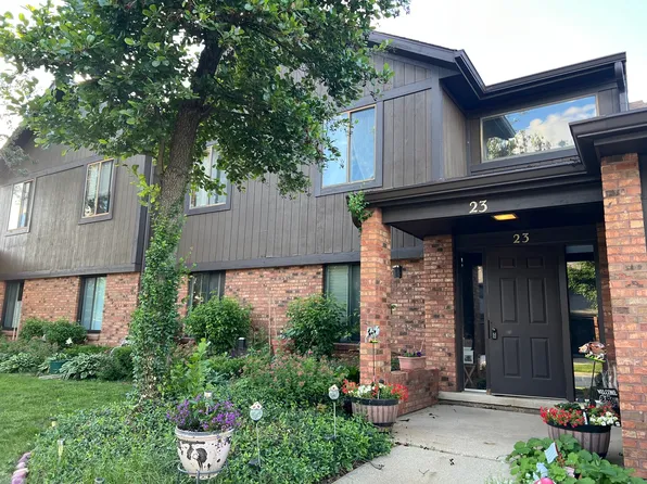 23 Creekside Cir APT D, Elgin, IL 60123