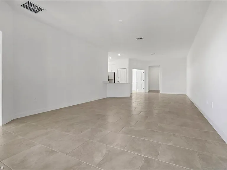 19708 Hinkley Dr — Photo 7