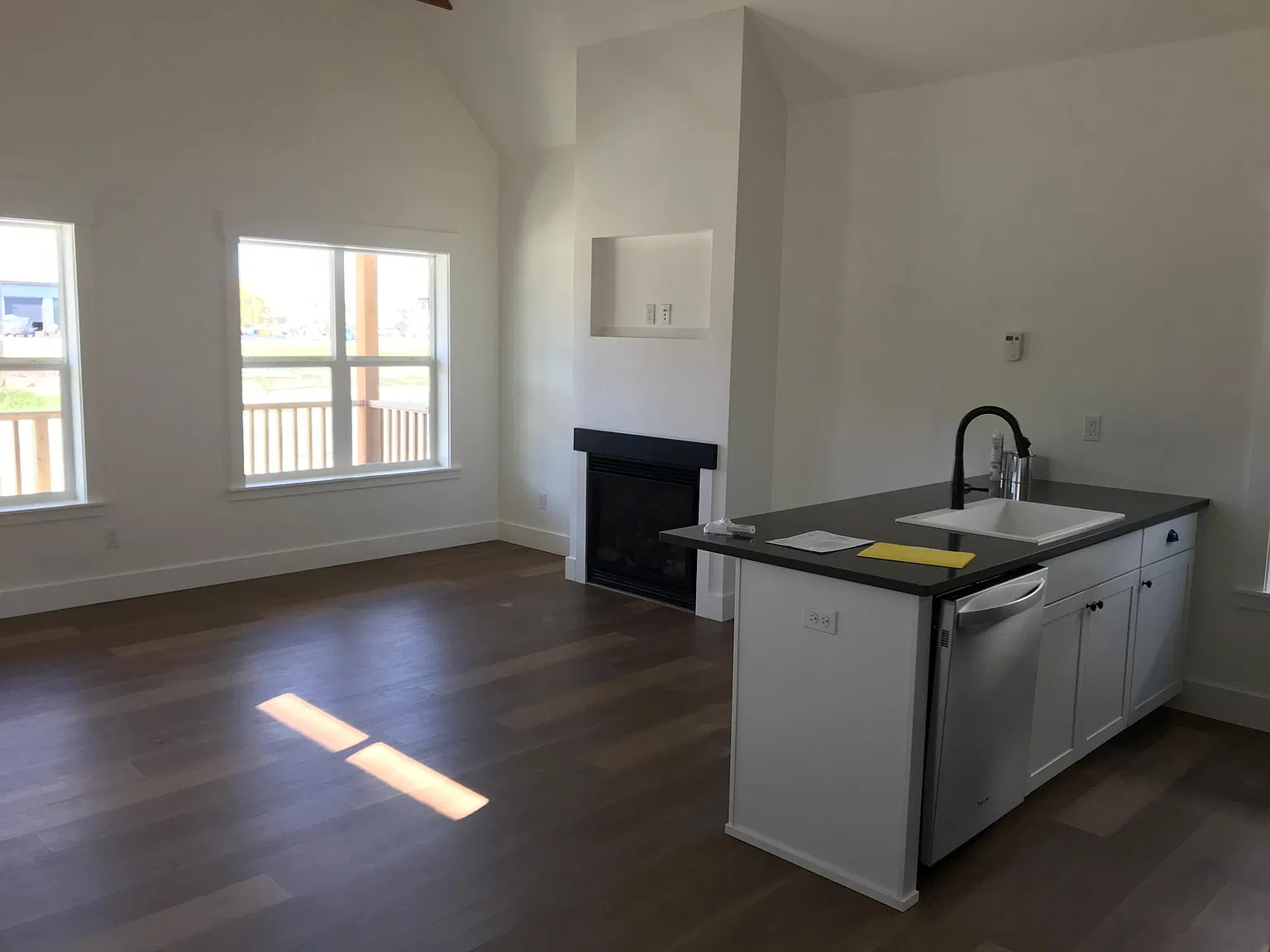 2 bed, 850 sqft, $1,800 — Photo 2
