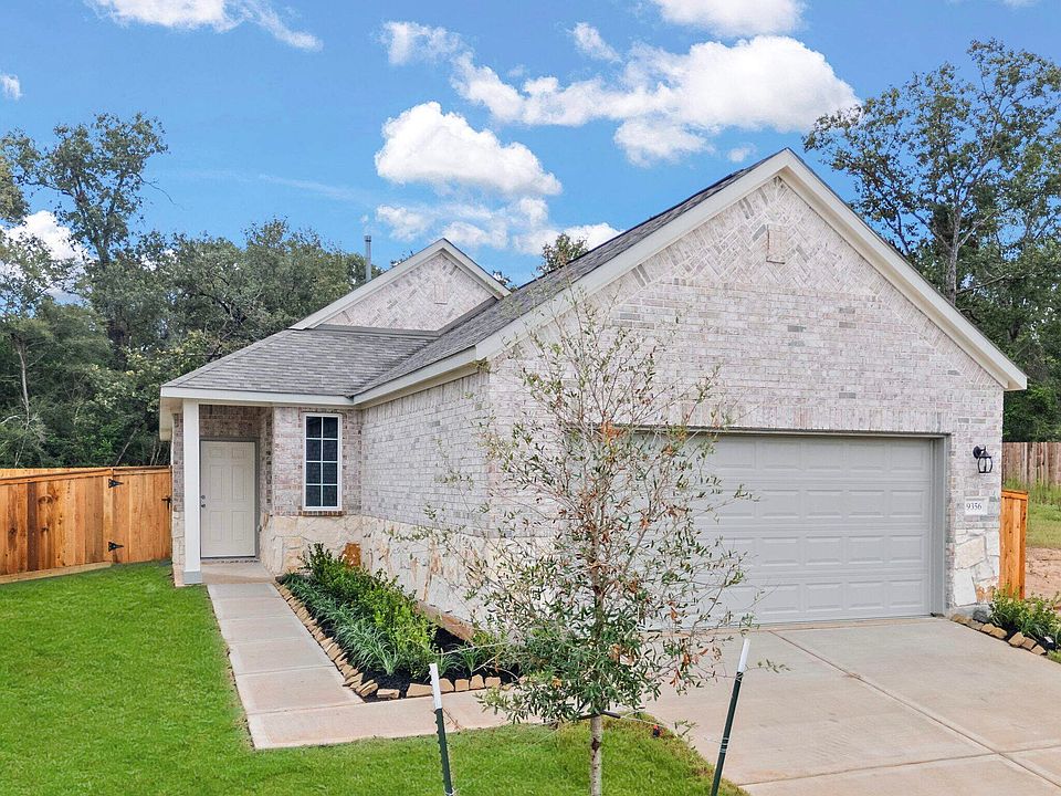 Welcome home to 9356 Hard Rock Road located in Stonebrooke and zoned to Conroe ISD