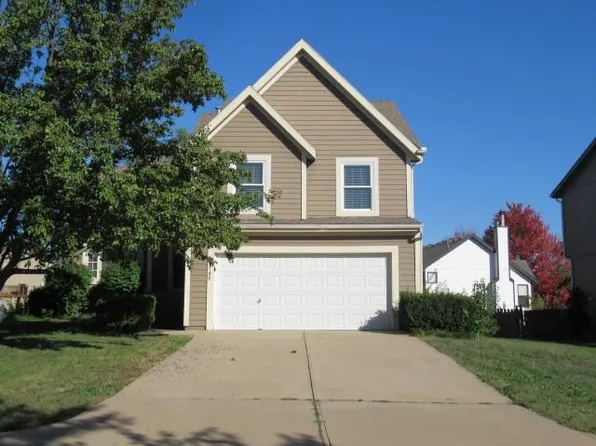 15785 S Locust St, Olathe, KS 66062