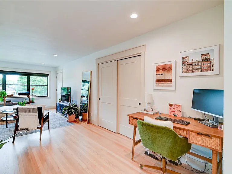 401 Presidential Ln #3 — Photo 6