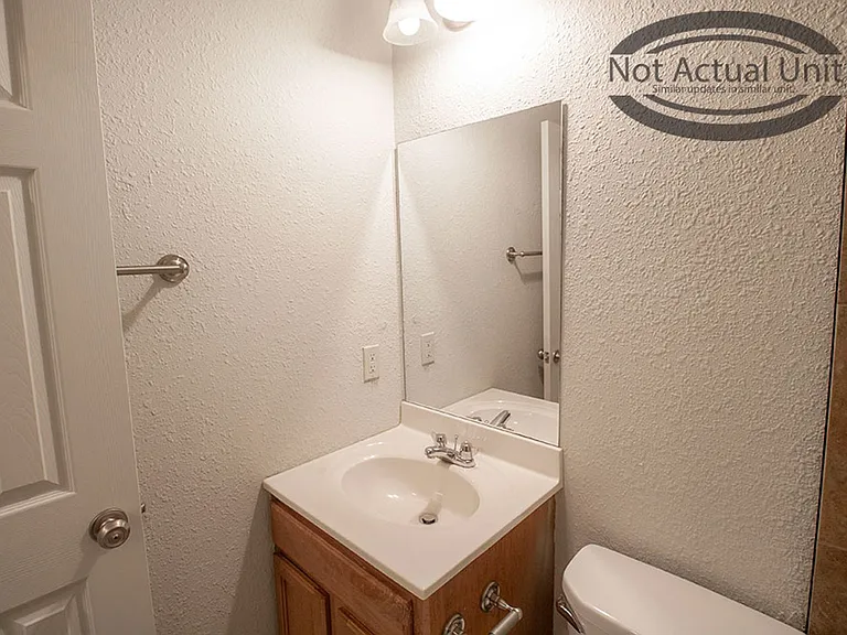 1013 W Ash St — Photo 15