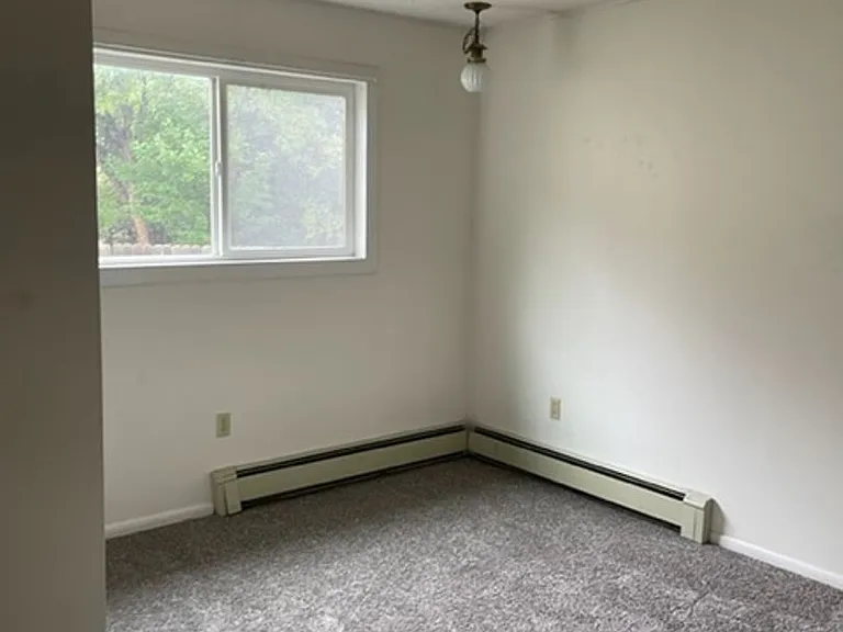 410 N 19th Ave — Photo 11