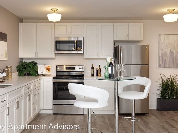 5th image of 355 Estabrook St APT 208
