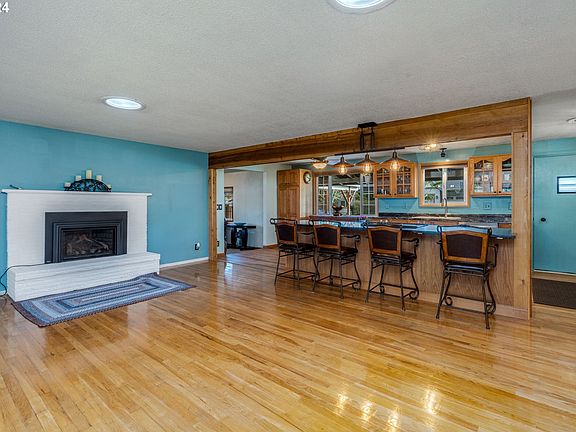 5th image of 585 SE 66th Ave