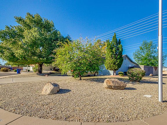 4th image of 1820 N Sunrise Cir