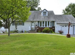 1033 3rd St, West Babylon, NY 11704