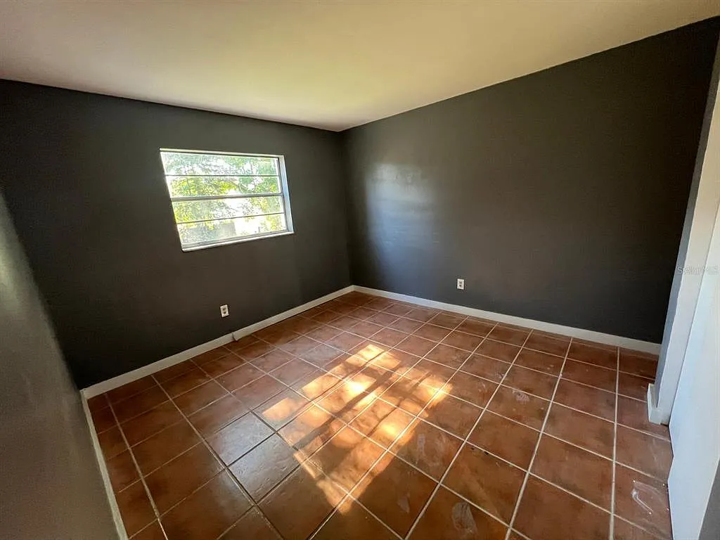 4 bed, 2.0 bath, 1388 sqft, $2,100 — Photo 3