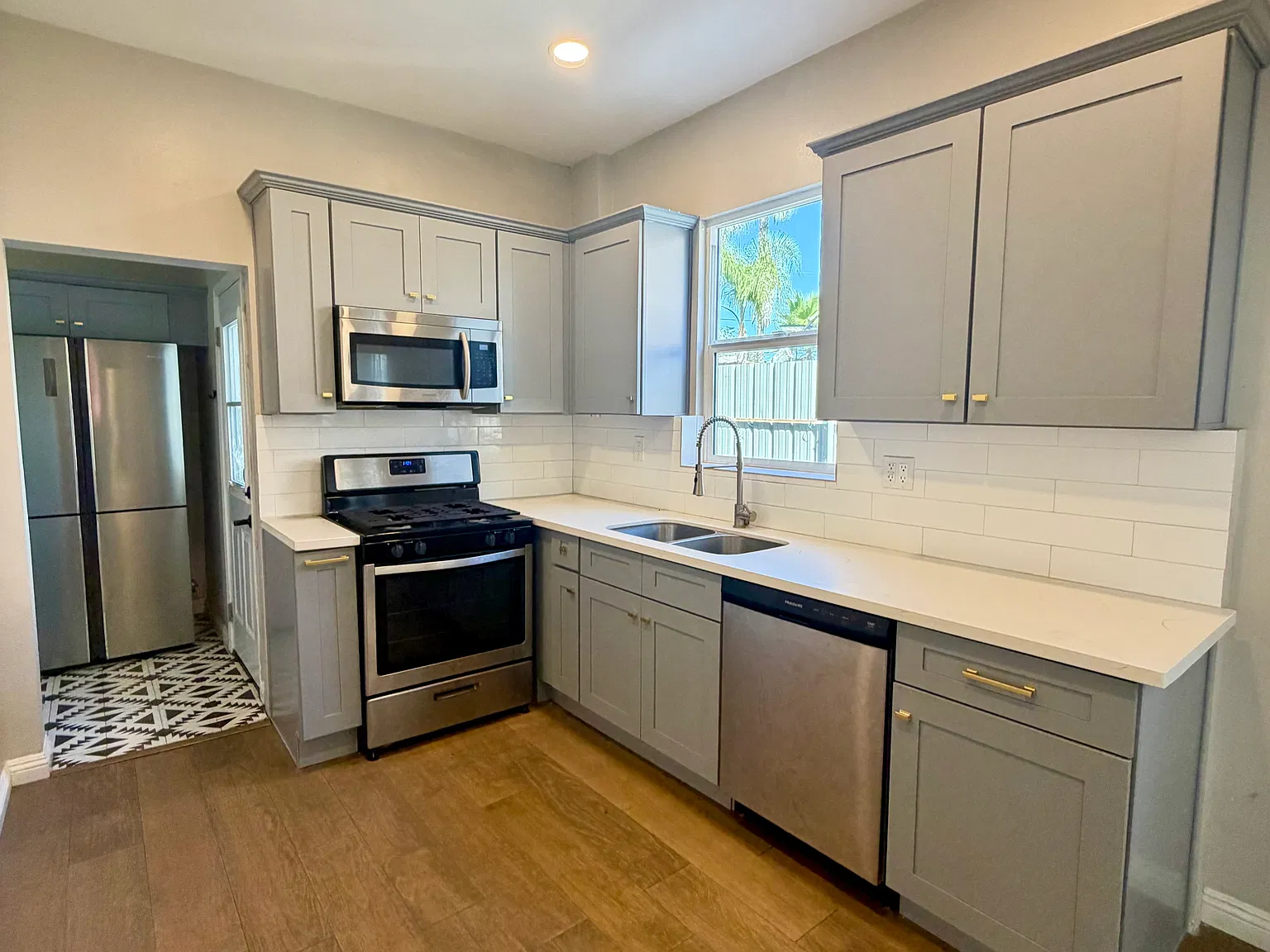 2 bed, 1120 sqft, $2,750 — Photo 3