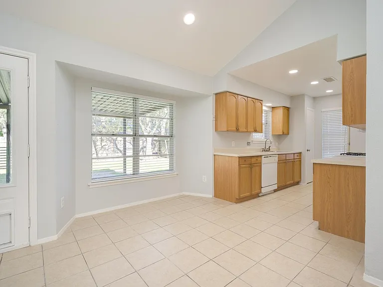 2104 Magazine St — Photo 14