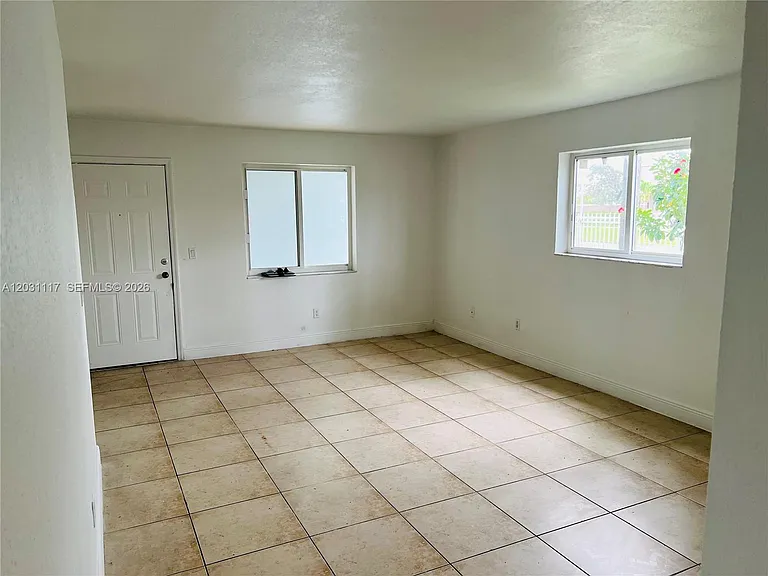 900 NE 18th Ave #11 — Photo 8
