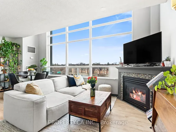 200 Manitoba St #421, Toronto, ON M8Y 3Y9