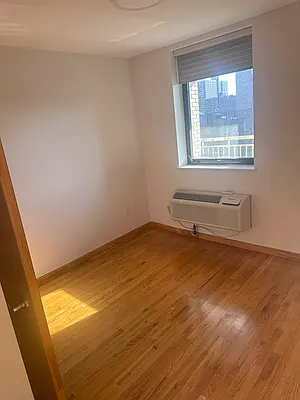 Rented by E Realty International Corp | media 6