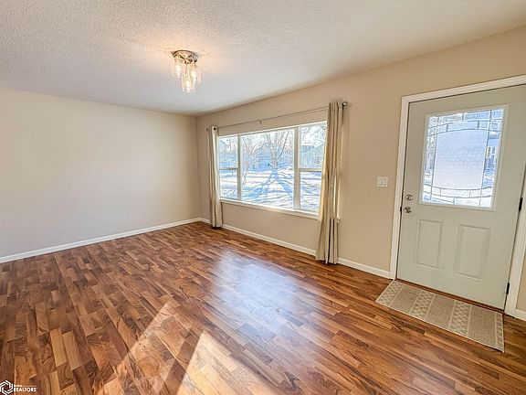 5th image of 509 3rd St NE