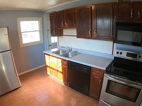 3rd image of 228 Bonnie Ln