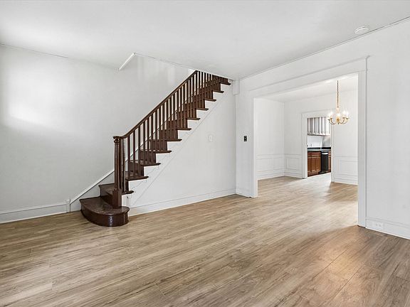 2nd image of 5929 N Leithgow St