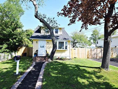24 Brook Street, Lindenhurst, NY, 11757
